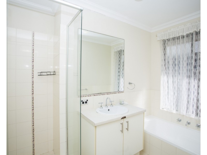 15 Redstone Trail, Ellenbrook WA 6069