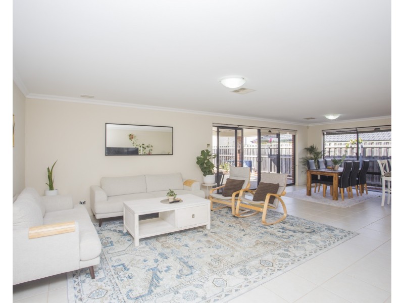 15 Redstone Trail, Ellenbrook WA 6069