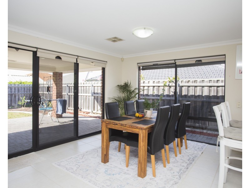 15 Redstone Trail, Ellenbrook WA 6069