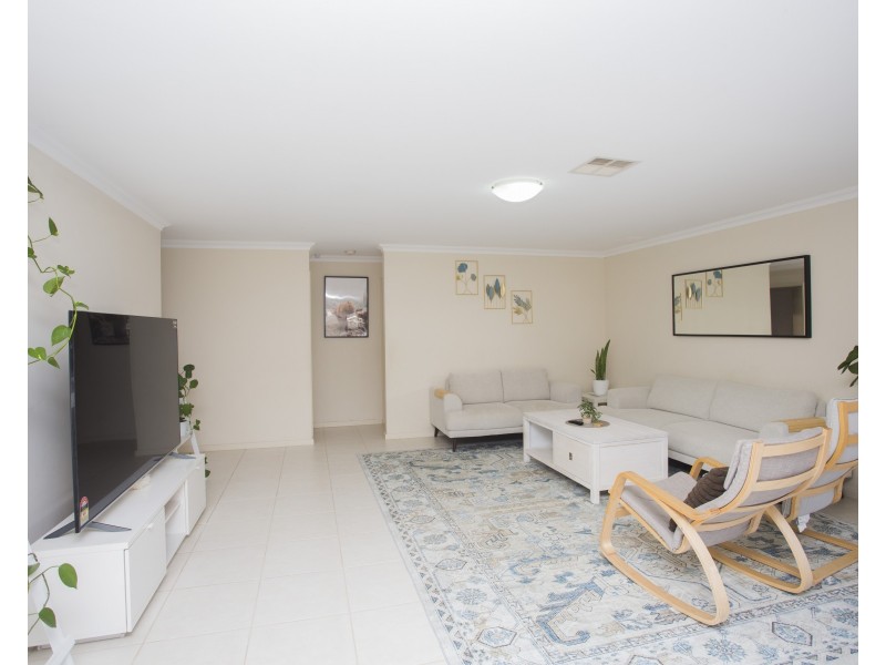 15 Redstone Trail, Ellenbrook WA 6069