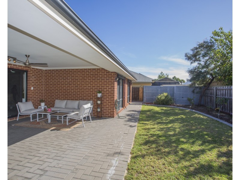 15 Redstone Trail, Ellenbrook WA 6069