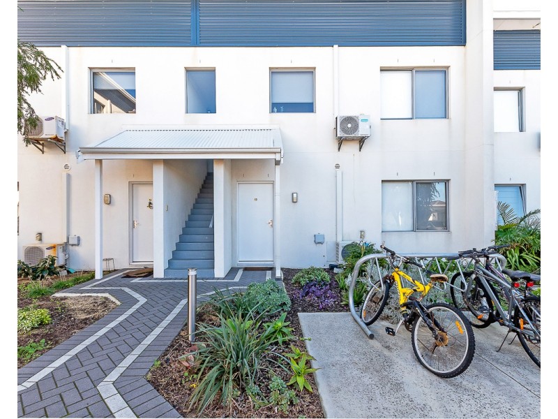 13/2 Royston Link, Butler WA 6036