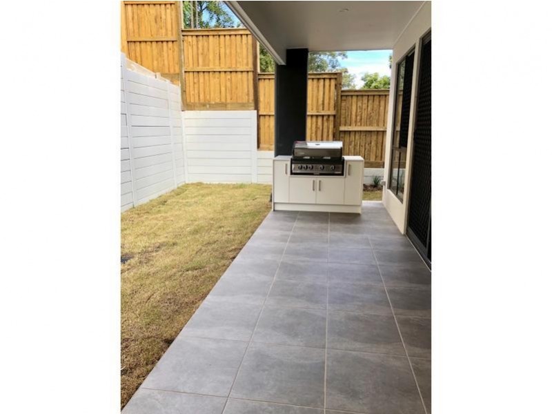 32 Owarra Avenue, Ferny Hills QLD 4055