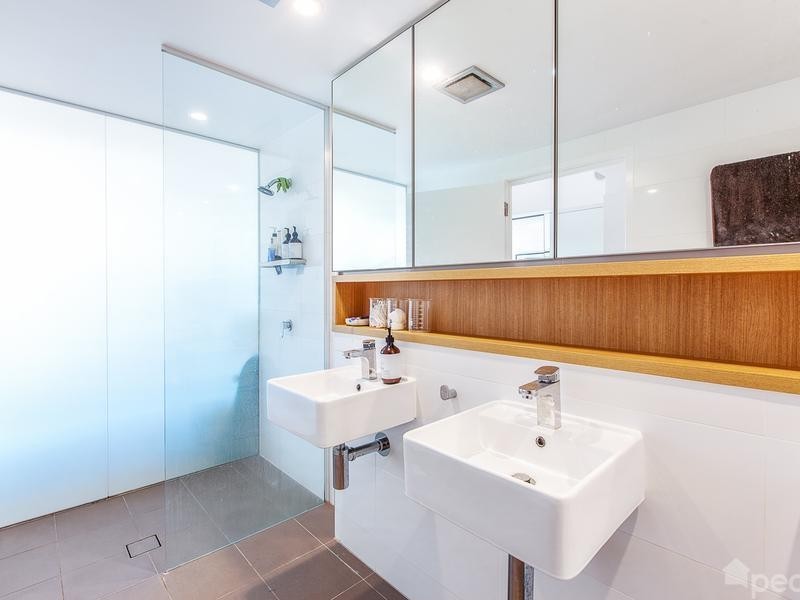 512/113 Commercial Road, Teneriffe QLD 4005