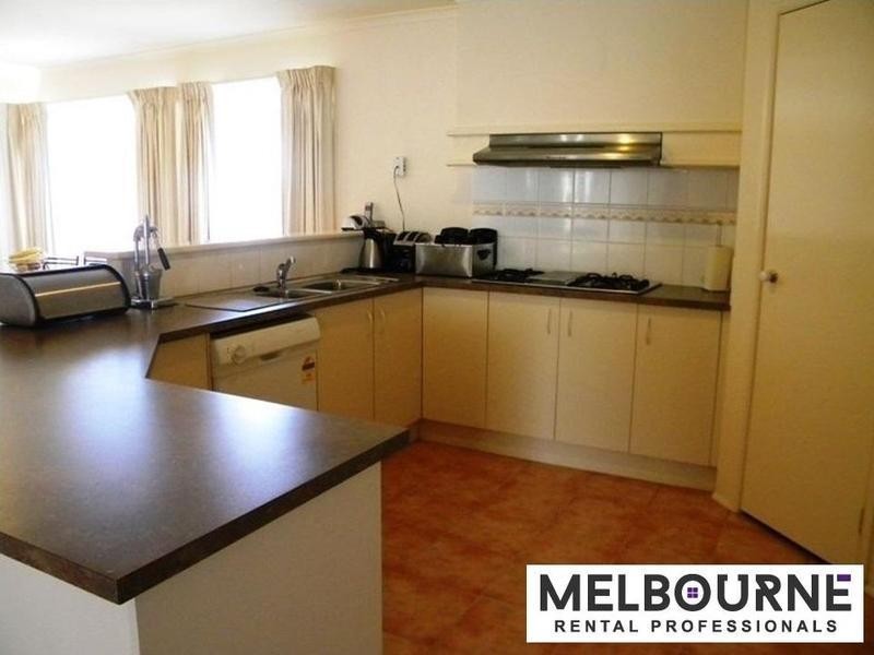 3 Peveril Crescent, Cranbourne North VIC 3977
