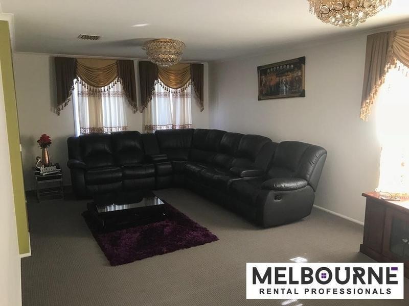 3 Peveril Crescent, Cranbourne North VIC 3977