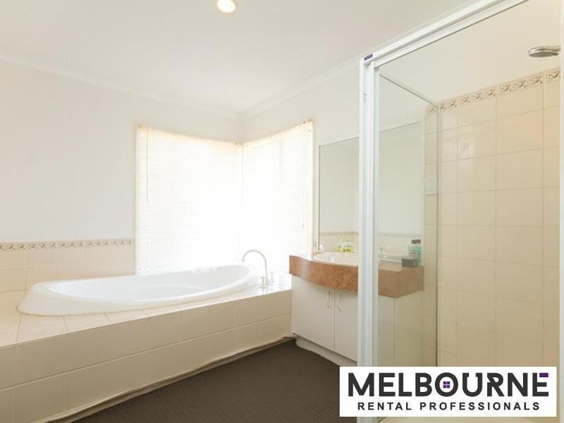3 Peveril Crescent, Cranbourne North VIC 3977