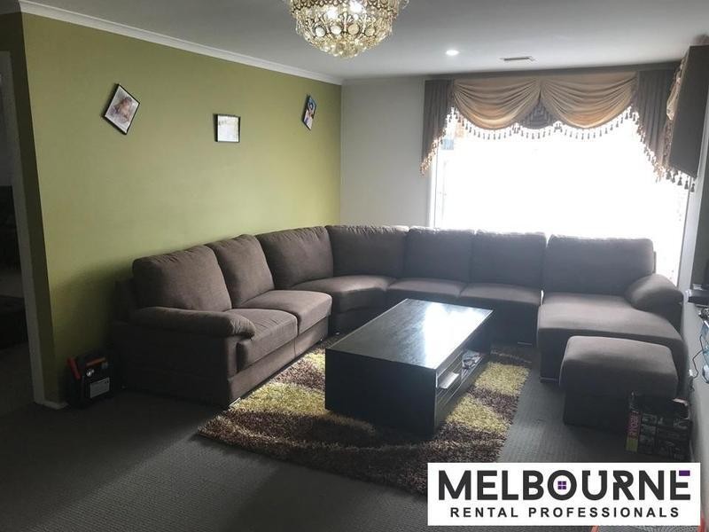 3 Peveril Crescent, Cranbourne North VIC 3977