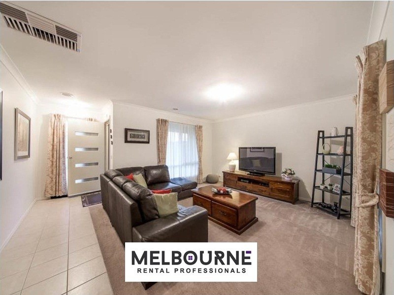 48 Sandalwood Drive, Pakenham VIC 3810