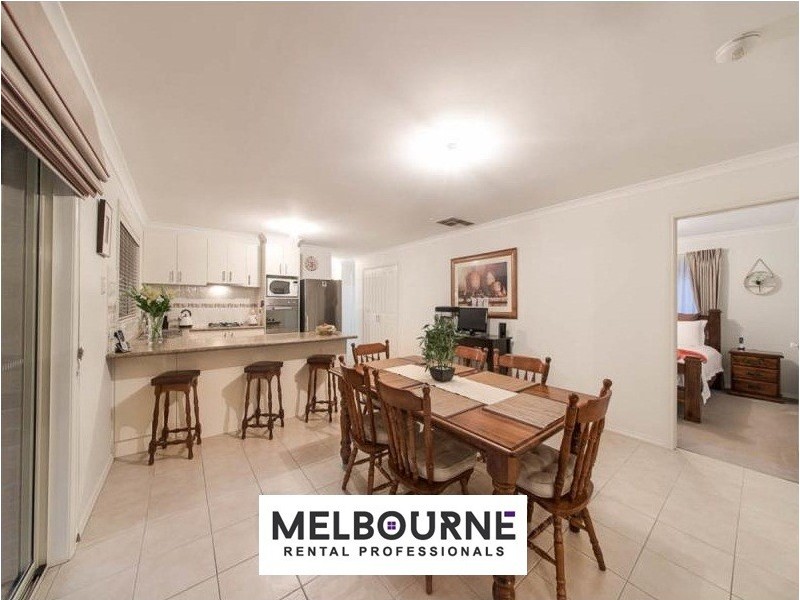 48 Sandalwood Drive, Pakenham VIC 3810