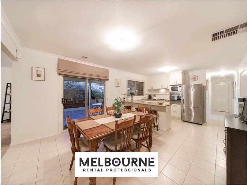 48 Sandalwood Drive, Pakenham VIC 3810