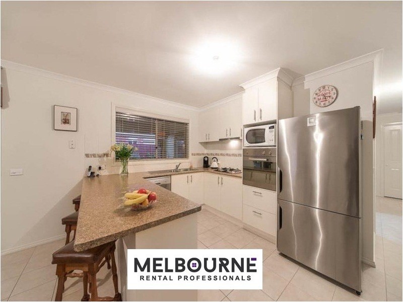 48 Sandalwood Drive, Pakenham VIC 3810