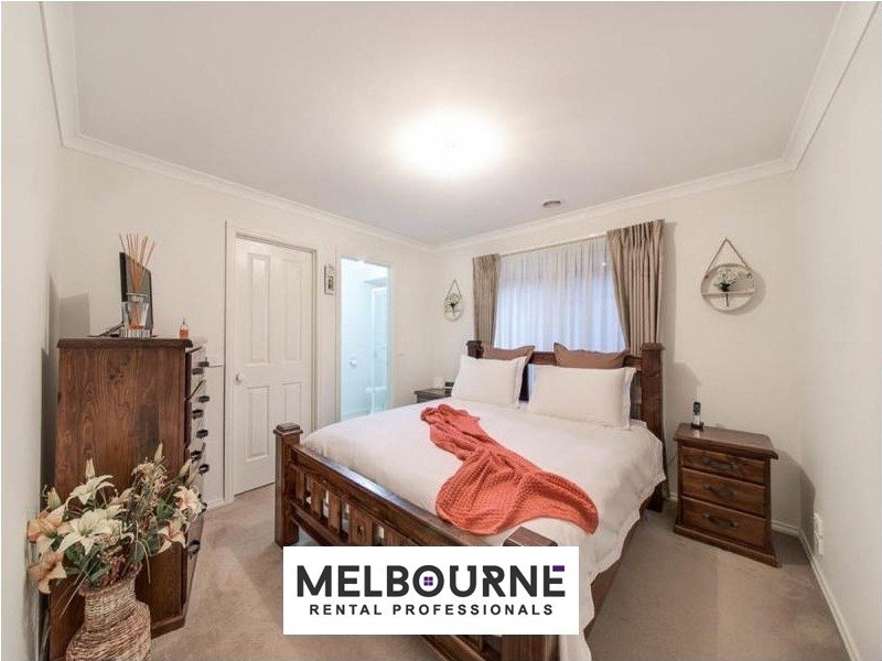 48 Sandalwood Drive, Pakenham VIC 3810