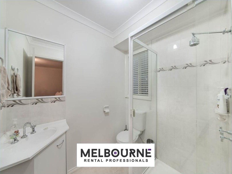 48 Sandalwood Drive, Pakenham VIC 3810