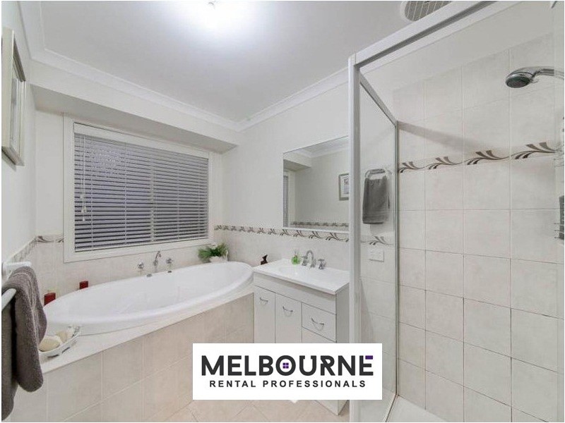 48 Sandalwood Drive, Pakenham VIC 3810