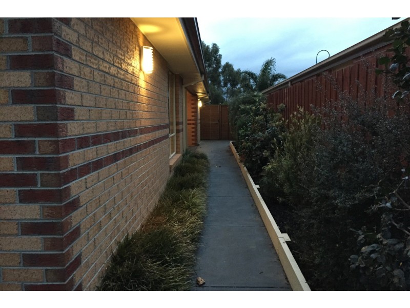 48 Sandalwood Drive, Pakenham VIC 3810