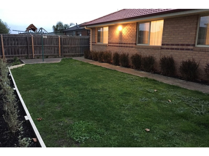 48 Sandalwood Drive, Pakenham VIC 3810