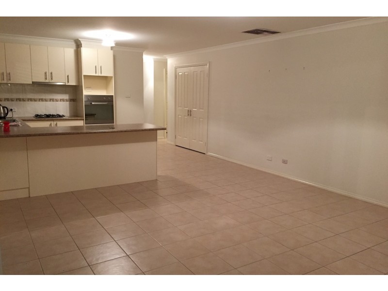 48 Sandalwood Drive, Pakenham VIC 3810