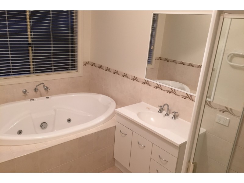 48 Sandalwood Drive, Pakenham VIC 3810