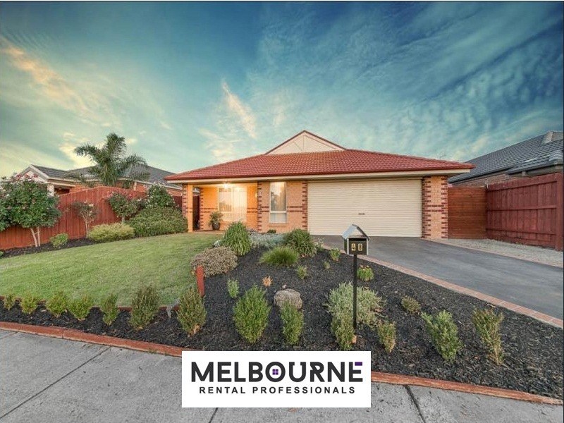 48 Sandalwood Drive, Pakenham VIC 3810