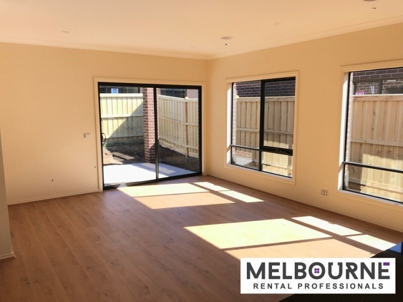 210 Duff Street, Cranbourne West VIC 3977