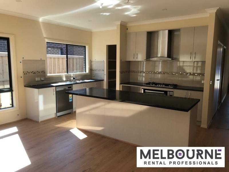210 Duff Street, Cranbourne West VIC 3977