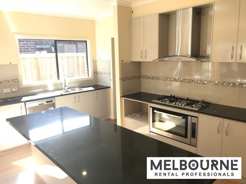 210 Duff Street, Cranbourne West VIC 3977