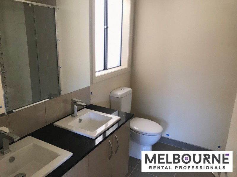 210 Duff Street, Cranbourne West VIC 3977