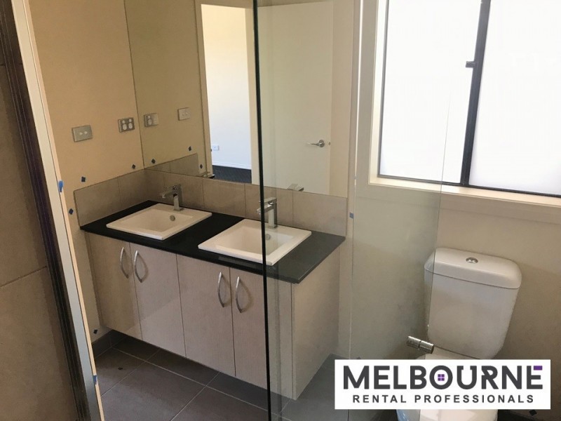 210 Duff Street, Cranbourne West VIC 3977