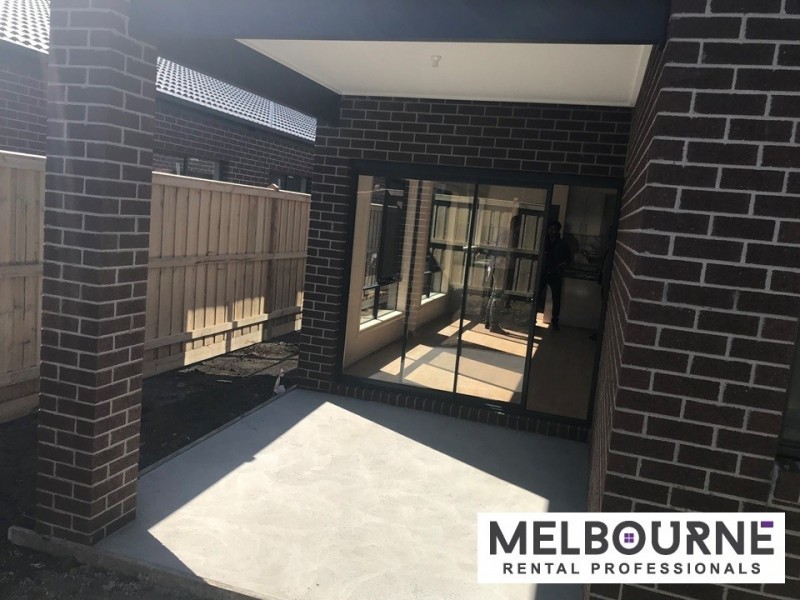 210 Duff Street, Cranbourne West VIC 3977