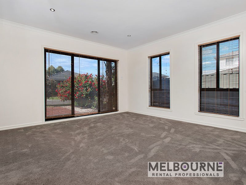 70 Kinglake Crescent, Craigieburn VIC 3064