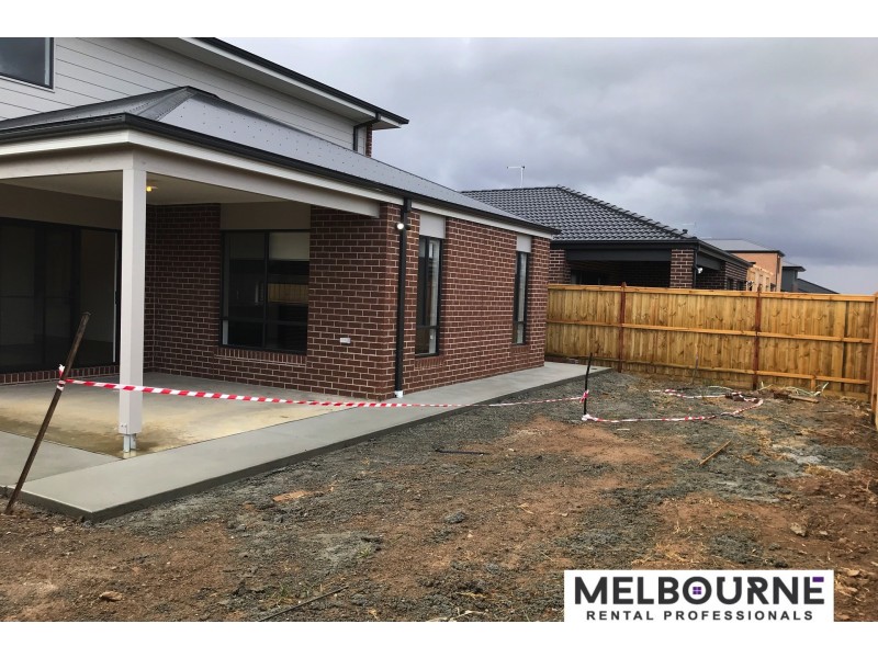 14 Langshan Road, Clyde North VIC 3978