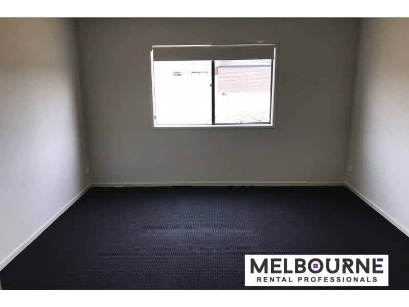 14 Langshan Road, Clyde North VIC 3978