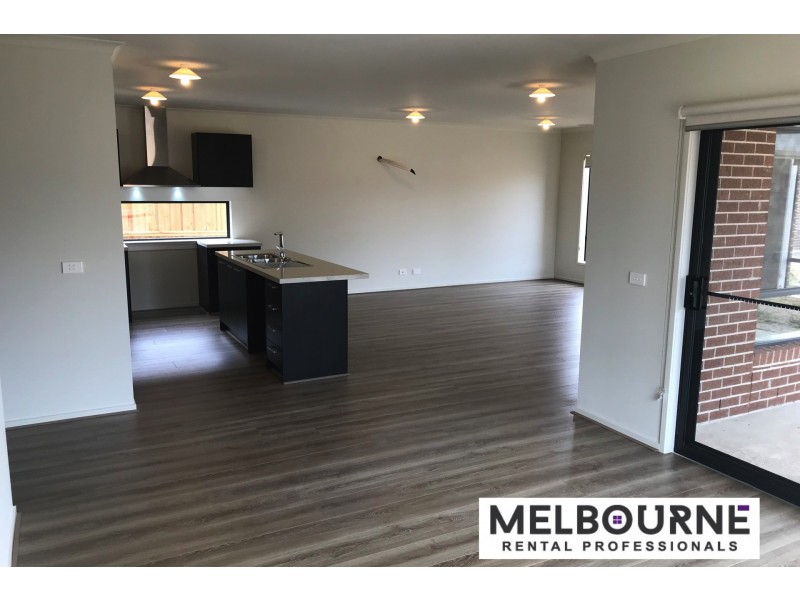 14 Langshan Road, Clyde North VIC 3978