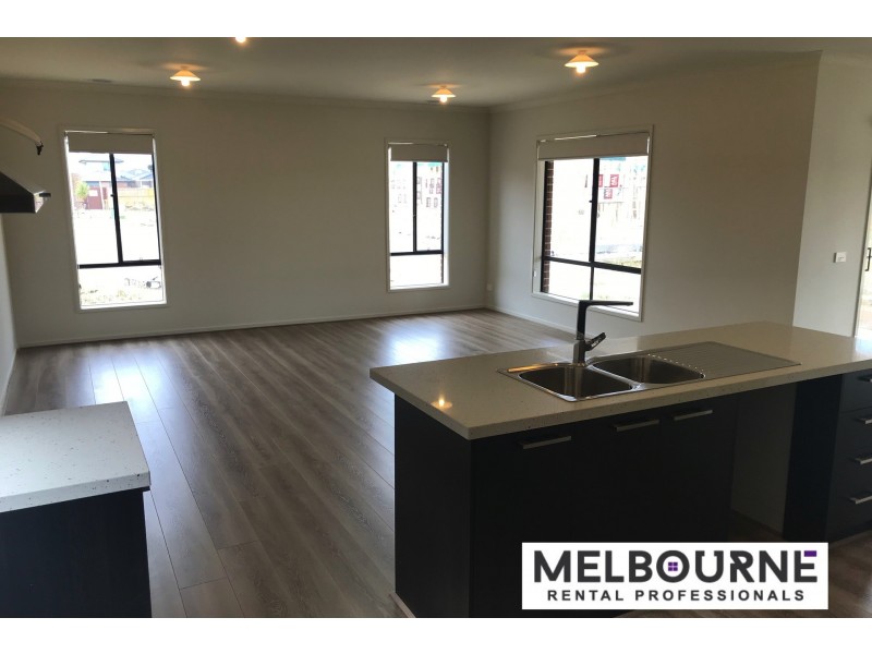14 Langshan Road, Clyde North VIC 3978