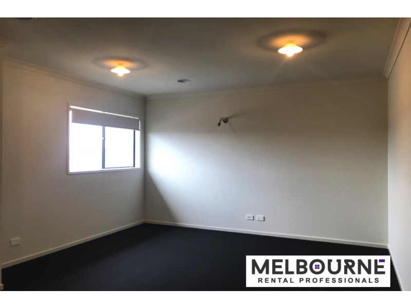 14 Langshan Road, Clyde North VIC 3978