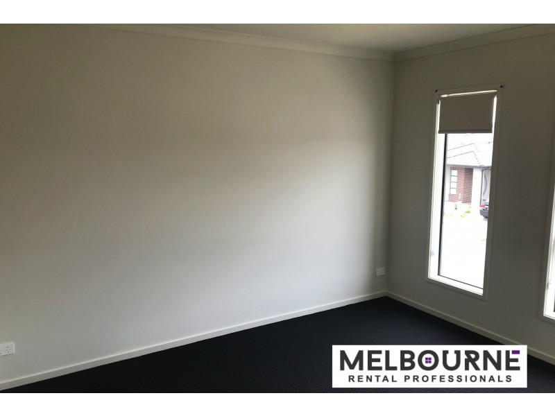 14 Langshan Road, Clyde North VIC 3978
