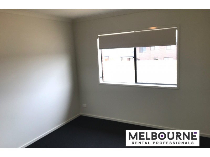 14 Langshan Road, Clyde North VIC 3978