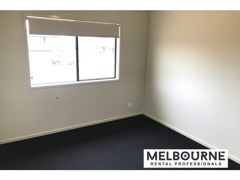 14 Langshan Road, Clyde North VIC 3978