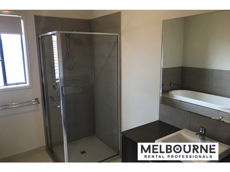 14 Langshan Road, Clyde North VIC 3978