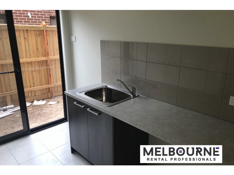 14 Langshan Road, Clyde North VIC 3978