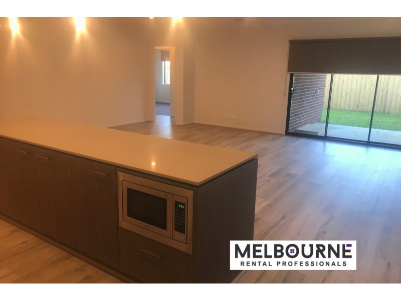 20 Langshan Road, Clyde North VIC 3978