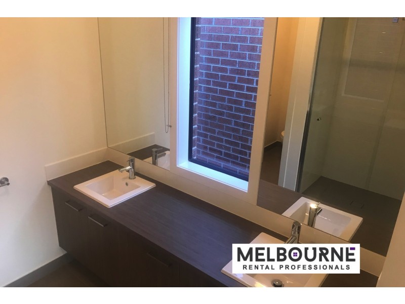 20 Langshan Road, Clyde North VIC 3978