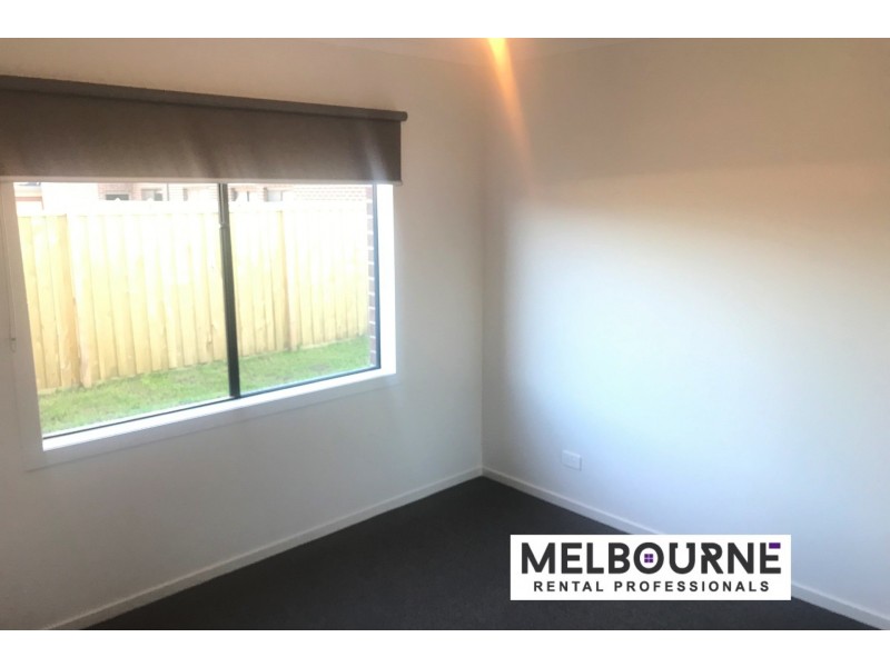 20 Langshan Road, Clyde North VIC 3978