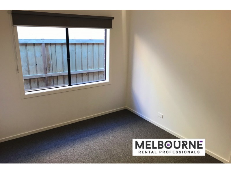 20 Langshan Road, Clyde North VIC 3978