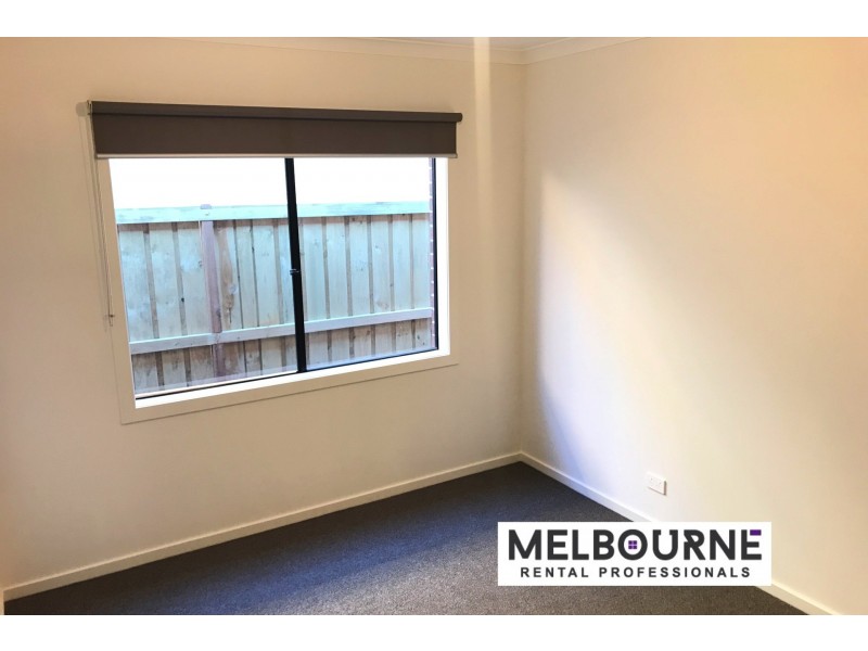 20 Langshan Road, Clyde North VIC 3978