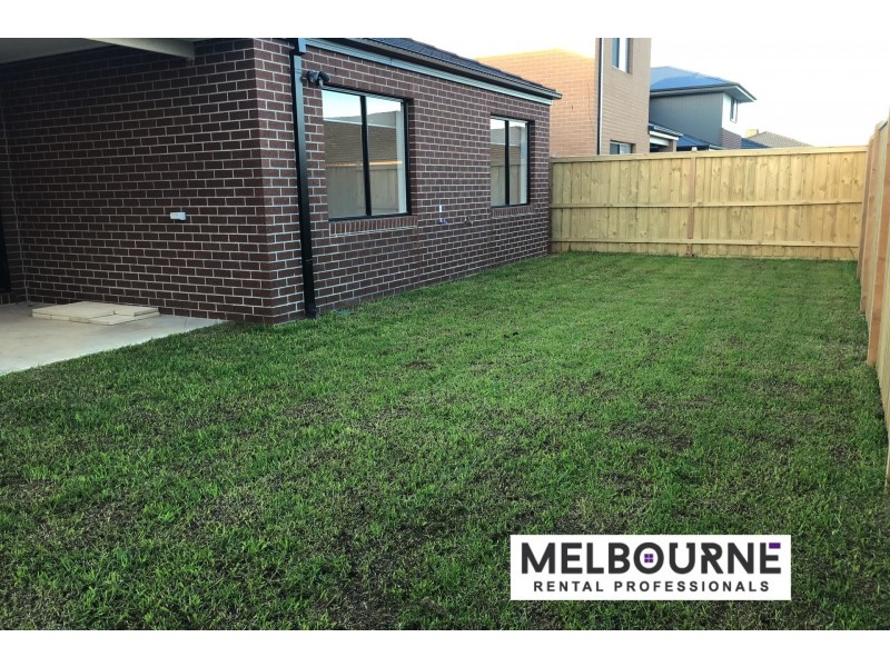 20 Langshan Road, Clyde North VIC 3978