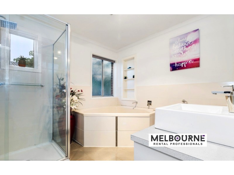 5 Bourke Road, Melton South VIC 3338