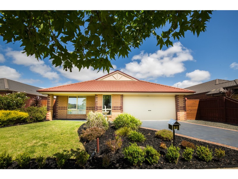 48 Sandalwood Drive, Pakenham VIC 3810