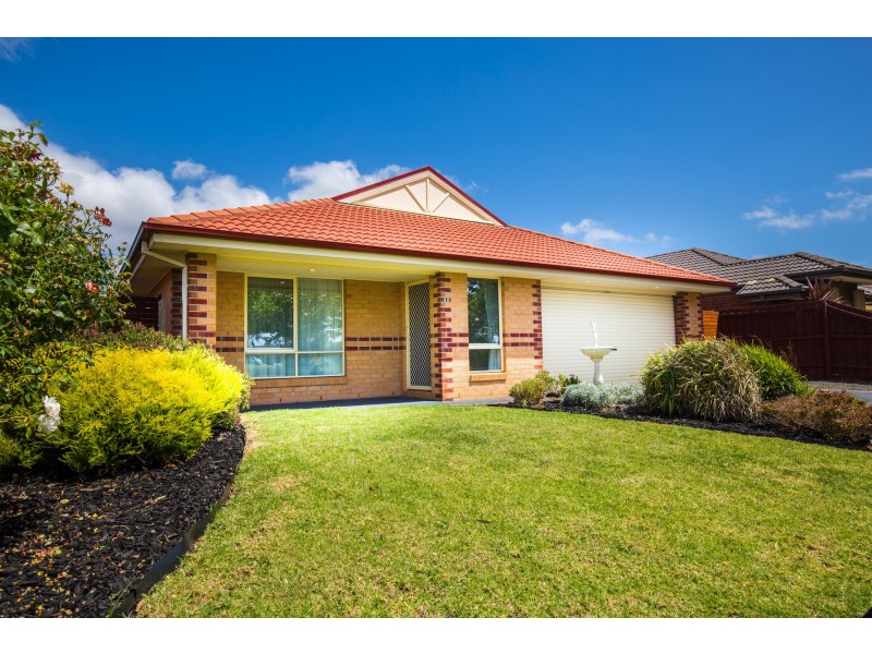 48 Sandalwood Drive, Pakenham VIC 3810